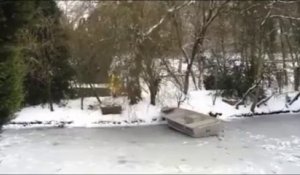 Roubaix : une femme tombe dans un étang gelé