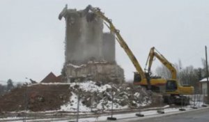Auxi-le-Château : démolition de l'ancien silo de la coopérative
