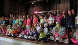 Aubigny-en-Artois : un chant pour la Fête des pères à la fête de l'école