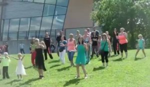Flashmob de demande en mariage: la danse