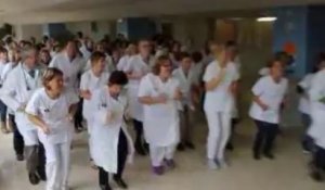 Flashmob à l\'hôpital Pasteur de Cherbourg