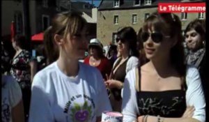 Vannes. Flash mob solidaire des étudiants du lycée Notre-Dame Le Ménimur