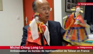 Quimper. Les talents de marionnettiste de l'ambassadeur de Taïwan