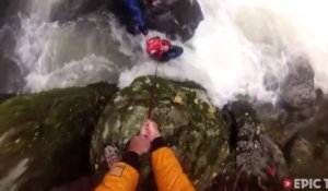 Accident de kayak : coincé entre 2 rochers. A 2 doigts de se noyer!