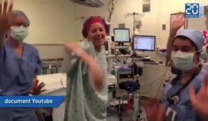 Elle danse dans la salle d’opération avant une mastectomie