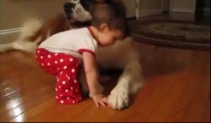 Ce Bebe Est Terriblement Jaloux De Papa Et Maman Quand Ils Font Des Calins Sur Orange Videos