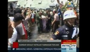 Collision mortelle entre un train et un camion à Djakarta ?