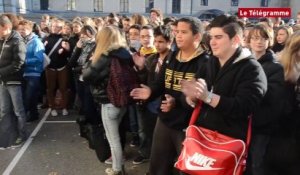 Vannes. 600 collégiens rendent hommage à Mandela