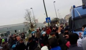 Des policiers italiens rejoignent les manifestants!