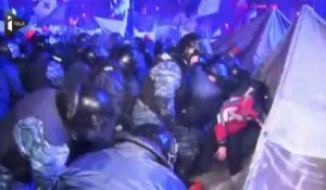 Epreuve de force entre la police ukrainienne et les manifestants