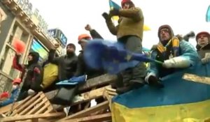 Ukraine : les manifestants pro-Europe se réinstallent dans le centre de Kiev