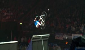 Superman Double Backflip en BMX : Première fois au monde !! Nitro Circus Tour 2013