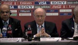 FIFA - Un homme s'endort au discours de Blatter