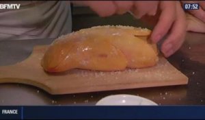 "Cuisinez fêtes": le foie gras poché au vin - 24/12