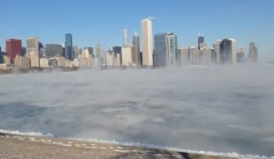 Vortex polaire : le fascinant spectacle de la vapeur au-dessus du lac Michigan
