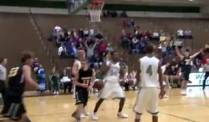 Basket - Un lycéen de l'Iowa inscrit un shoot incroyable en voulant sauver la touche