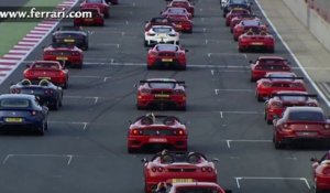 964 Ferrari sur le circuit de Silverstone