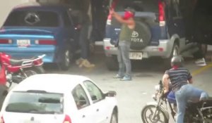 20 voitures saccagées au Vénézuela