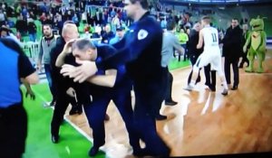 Zoran Predin, l'auteur de l'hymne du dernier Euro de basket, agresse un arbitre