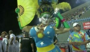 Rio de Janeiro bénit son carnaval en dansant