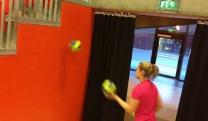 L'internationale norvégienne Thea Mørk pro du jonglage / Handball Norvège Larvik