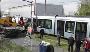 Déraillement du tram à Valenciennes : l'opération de levage s'avère très délicate