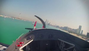 Course d'avion dans le ciel d'Abu Dhabi - Red Bull POV!