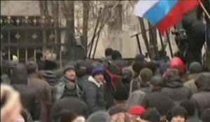 Ukraine : des manifestants pro-russes occupent l'administration locale de Donetsk