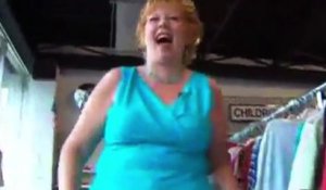 Cette femme fait le bruit d'un klaxon quand elle rit !