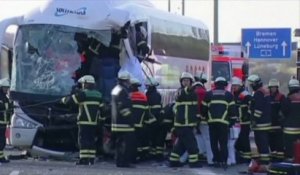 Un bus d'Eurolines percute un camion: 9 blessés