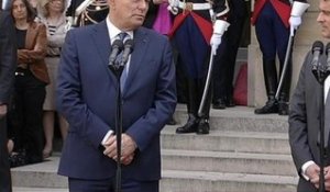 Ayrault à Valls: être Premier ministre "une tâche éprouvante et exaltante - 01/04