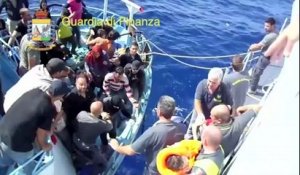 Italie: 400 immigrés secourus dans le canal de Sicile
