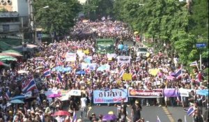 Thaïlande: les manifestants autorisés à entrer au siège du gouvernement