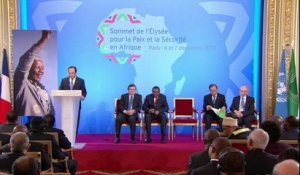 Mandela: l’hommage d’Hollande au sommet franco-africain de Paris