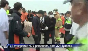 Naufrage d'un ferry en Corée du Sud: près de 300 personnes disparues