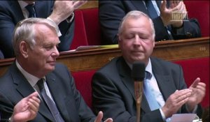 Valls salue le retour d'Ayrault à l'Assemblée nationale