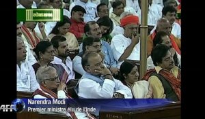 Inde: l'émotion de Modi devant le Parlement
