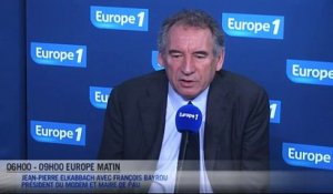 François Bayrou : "Les débuts de Manuel Valls sont réussis"