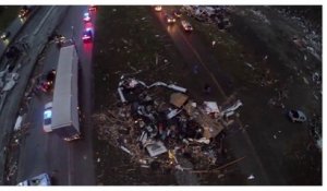 Etats-Unis : un drone filme les dégâts après le passage d'une tornade