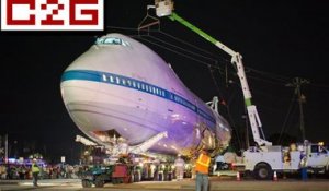 Incroyable : un Boeing 747 prend l'autoroute !
