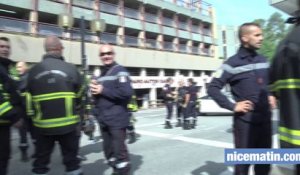 Près de 300 pompiers manifestent à l'ouest de Nice