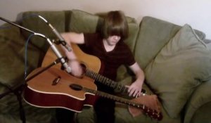 Un gamin surdoué joue sur 2 guitares - cover de Andy McKee!