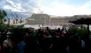 Amazing cover of Seven nation Army by a Cruise Ship