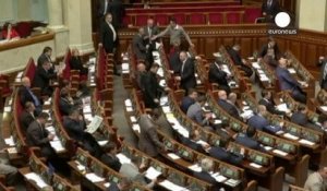 Le Parlement ukrainien observe une minute de silence après la mort de sept soldats