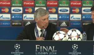 Football - Les joueurs du Real envahissent la conf d'Ancelotti