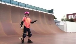 Une fille de 9 ans rentre un 540° en skate