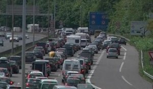 Rouler sur les bandes d'arrêt d'urgence en cas d'embouteillage: une idée qui fait polémique - 04/06