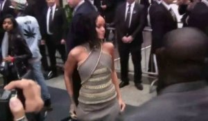 Rihanna provoque l'émoi sur les Champs-Elysées