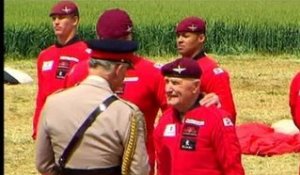 Débarquement: le prince Charles assiste au largage de 300 parachutistes à Ranville - 05/06