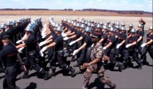 Les sapeurs-pompiers de la zone de défense Nord sélectionnés s'entraînent pour le défilé du 14-Juillet, à la base aérienne de Creil, le samedi 21 juin